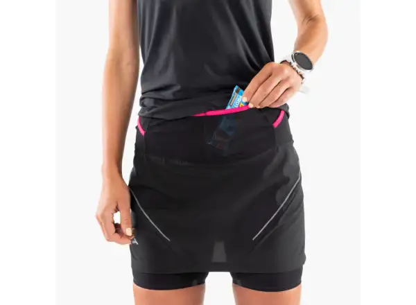 Dynafit Ultra 2v1 Damen-Laufrock mit Innenhose Blackout.