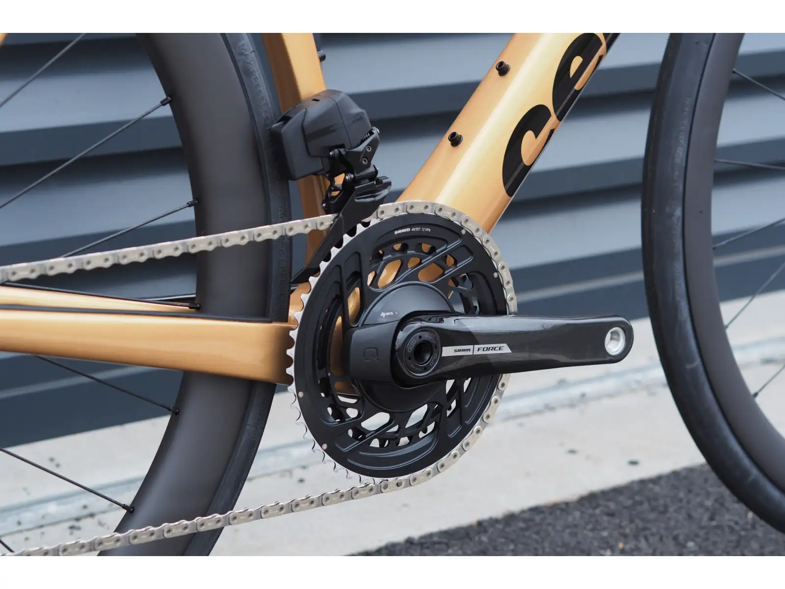 Cervélo Soloist Force eTap AXS Rennrad Goldstaub