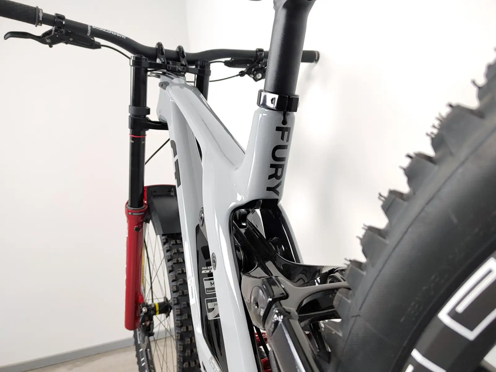 GT Fury Custom Downhill-Bike Größe M.