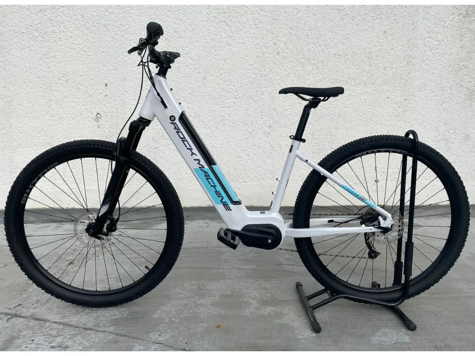 Rock Machine Storm INT e70-29 Lady in Pearl White/Light Mint/Dark Silver E-Bike.