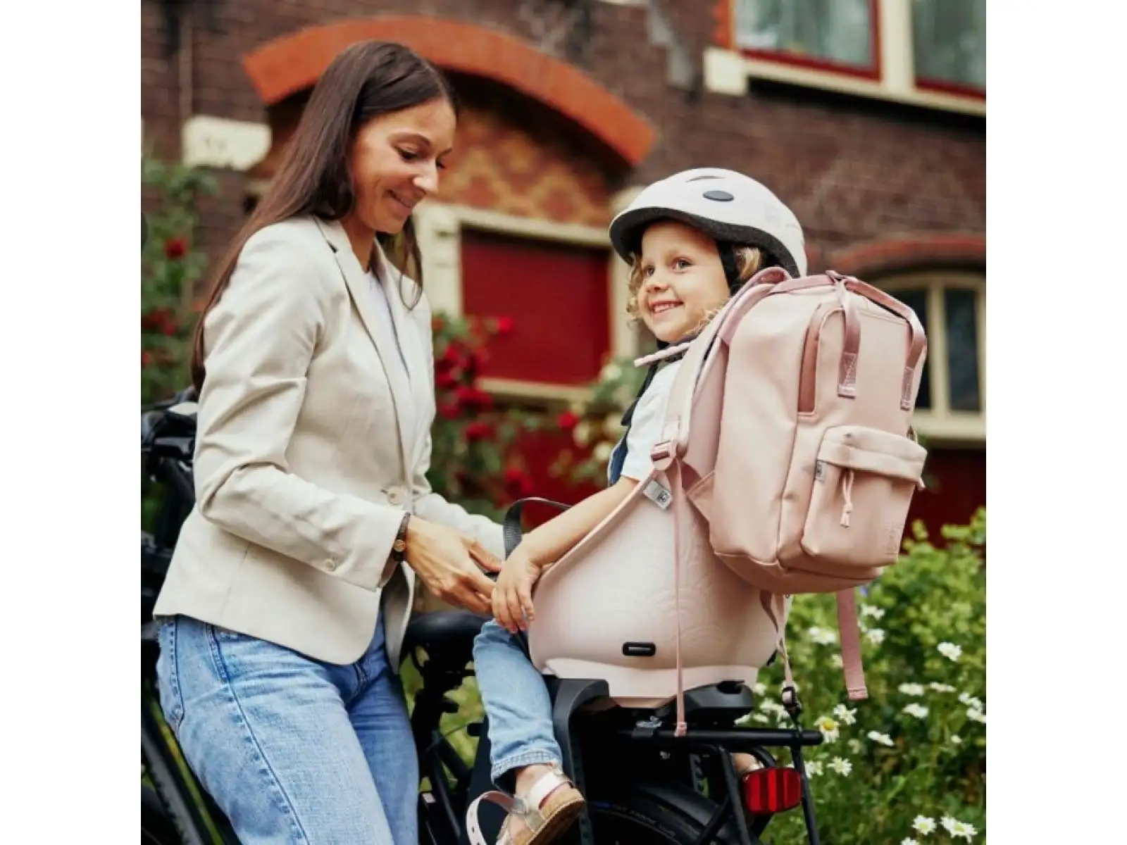 Urban Iki Kindersitz mit Adapter und Rahmenträger SET Sakura Pink/Shinju White