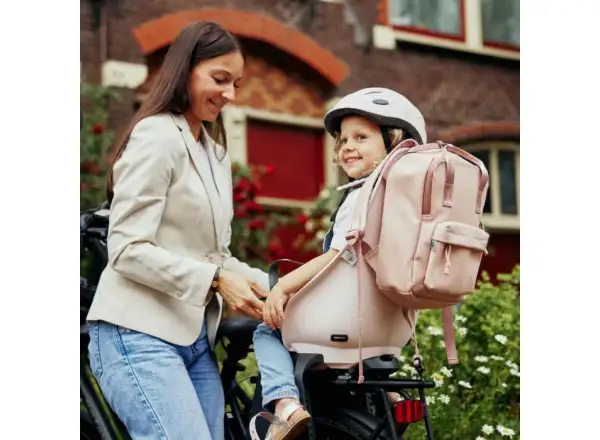 Urban Iki Kindersitz mit Adapter und Rahmenträger SET Sakura Pink/Shinju White