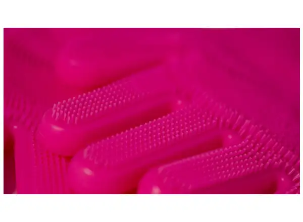 Muc Off Deep Scrubber Handschuhe zum Reinigen.