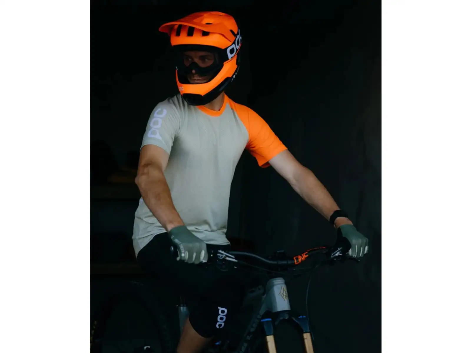 POC Otocon Race MIPS Helm Fluorescent Orange AVIP/Uranium Black Matt