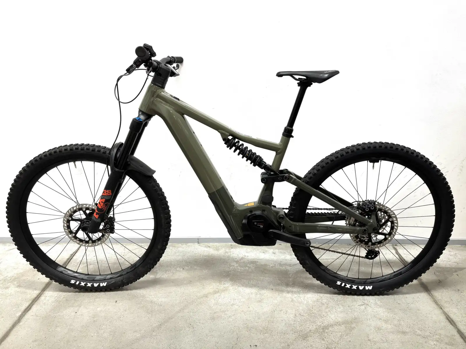 Focus Sam2 6.8 DI 750Wh elektrisches Mountainbike Urbangreen/Huntsmangreen - Überprüft