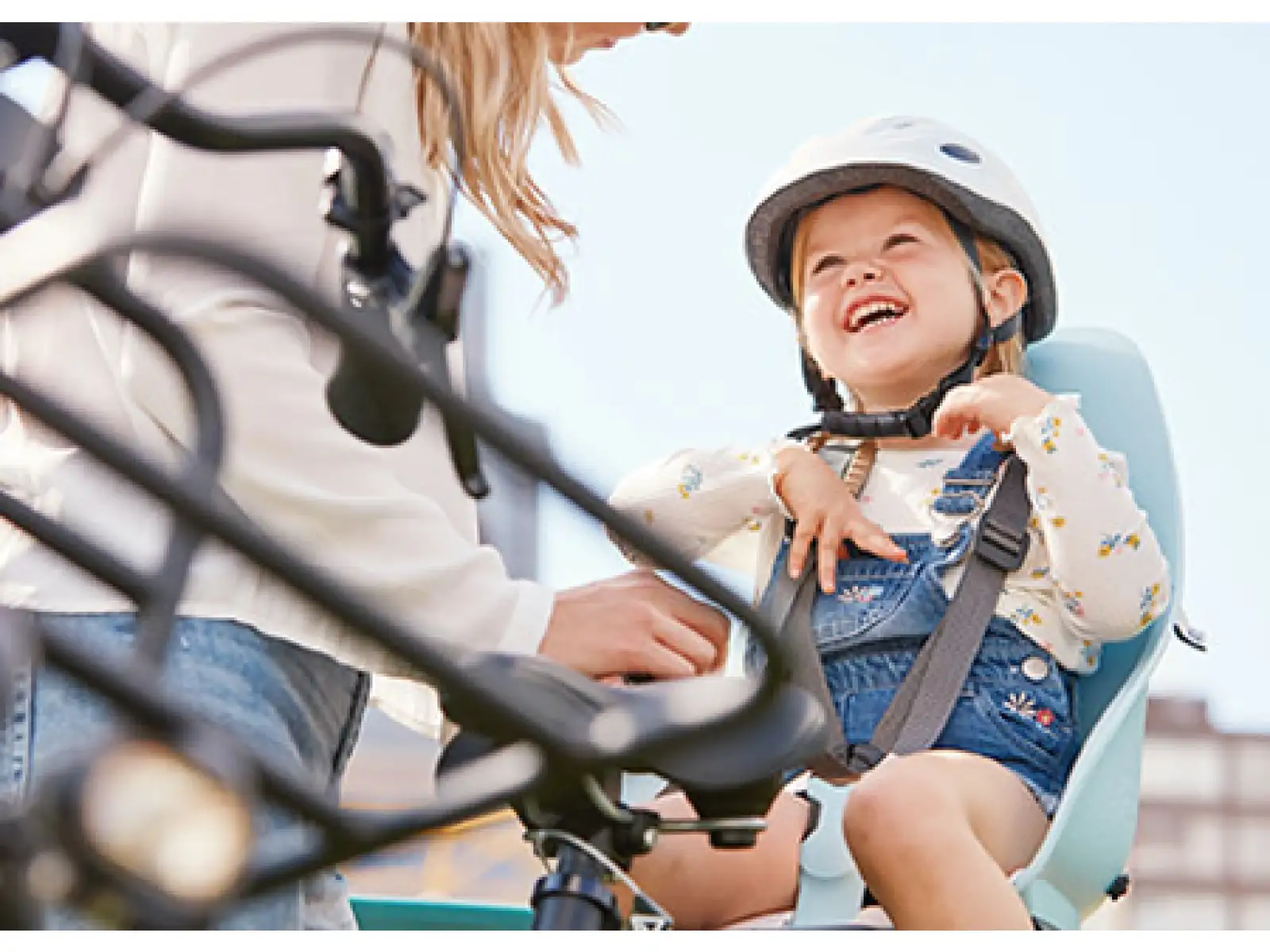 Urban Iki Kindersitz vorne mit Adapter Aotake Light Blue