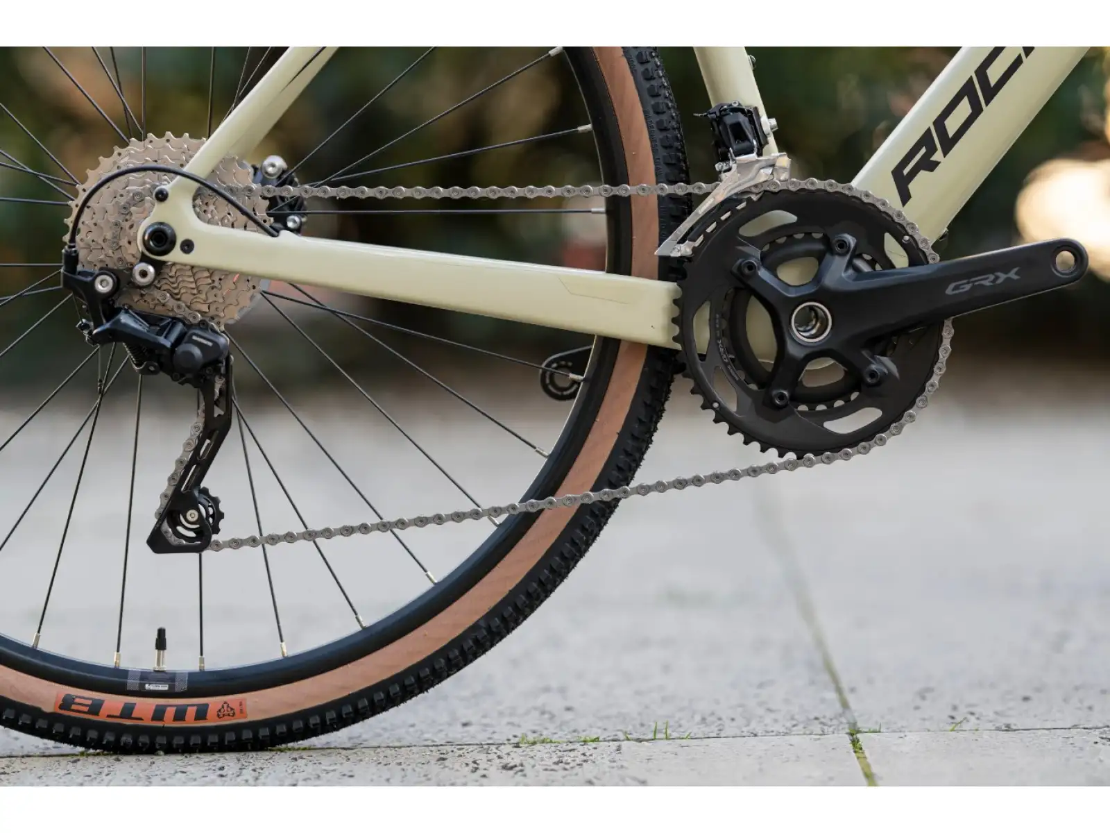 Rock Machine Gravelride CRB 700 Gravelbike in mattem Sand/Schwarz.