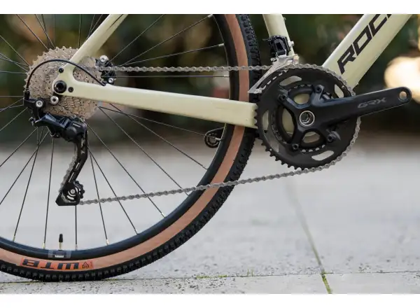 Rock Machine Gravelride CRB 700 Gravelbike in mattem Sand/Schwarz.