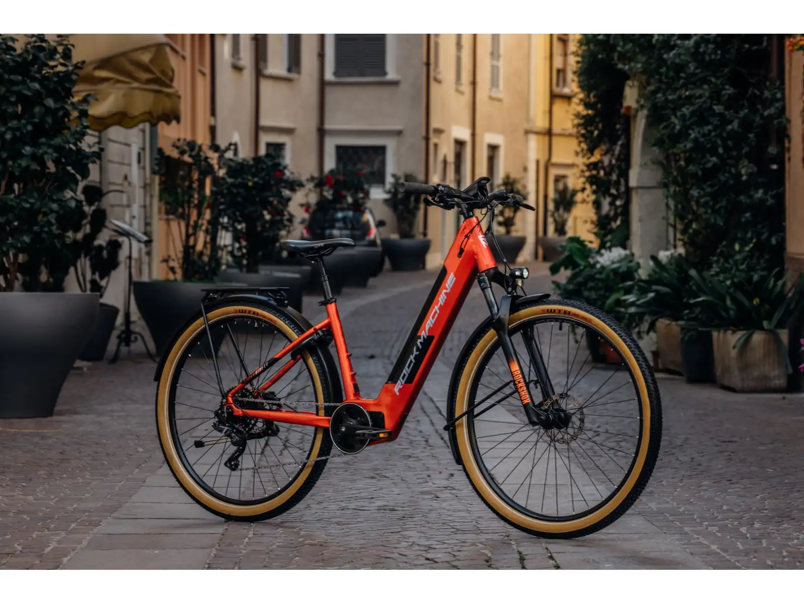 Rock Machine Storm INT e90-29 Touring Elektrofahrrad Gloss Metallic Orange/Silver