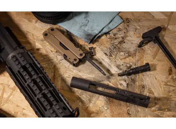 Leatherman Super Tool 300M Multitool - Coyote Tan
