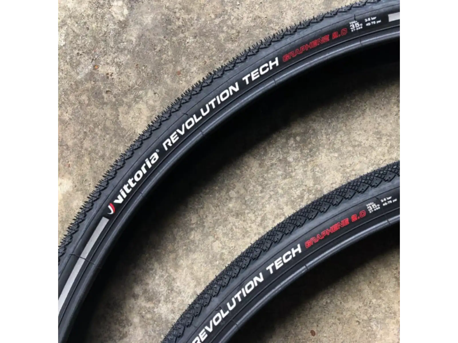 Vittoria Revolution Tech Reflective G2.0 26x2,00" Trekking-/City-Reifen Draht