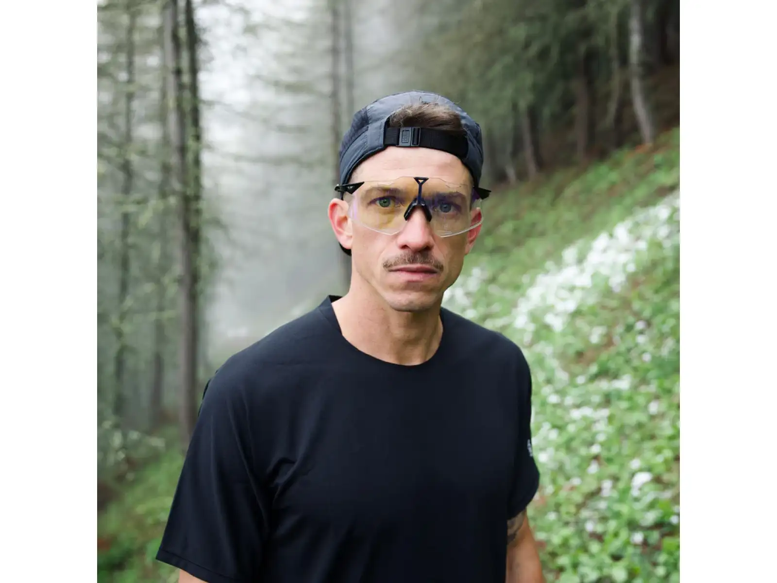 100% Hypercraft Brille – Gloss Black mit Photochromic Purple Mirror