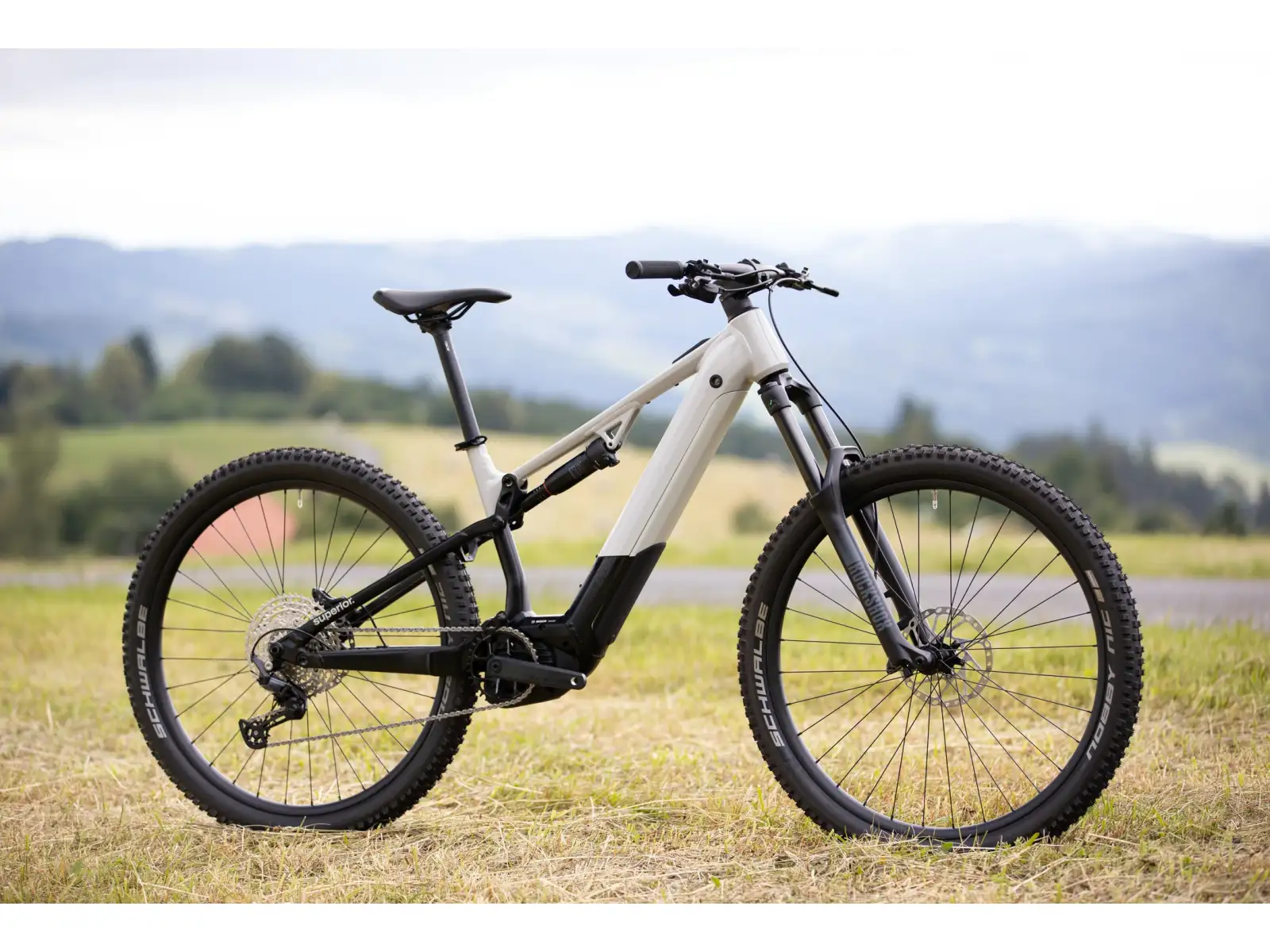 Superior eXF 8089 B Gloss Chrome/Matte Black vollgefederte Elektrofahrrad