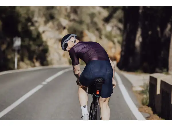 Force F Winner Shorts mit Helm und blauer Polsterung