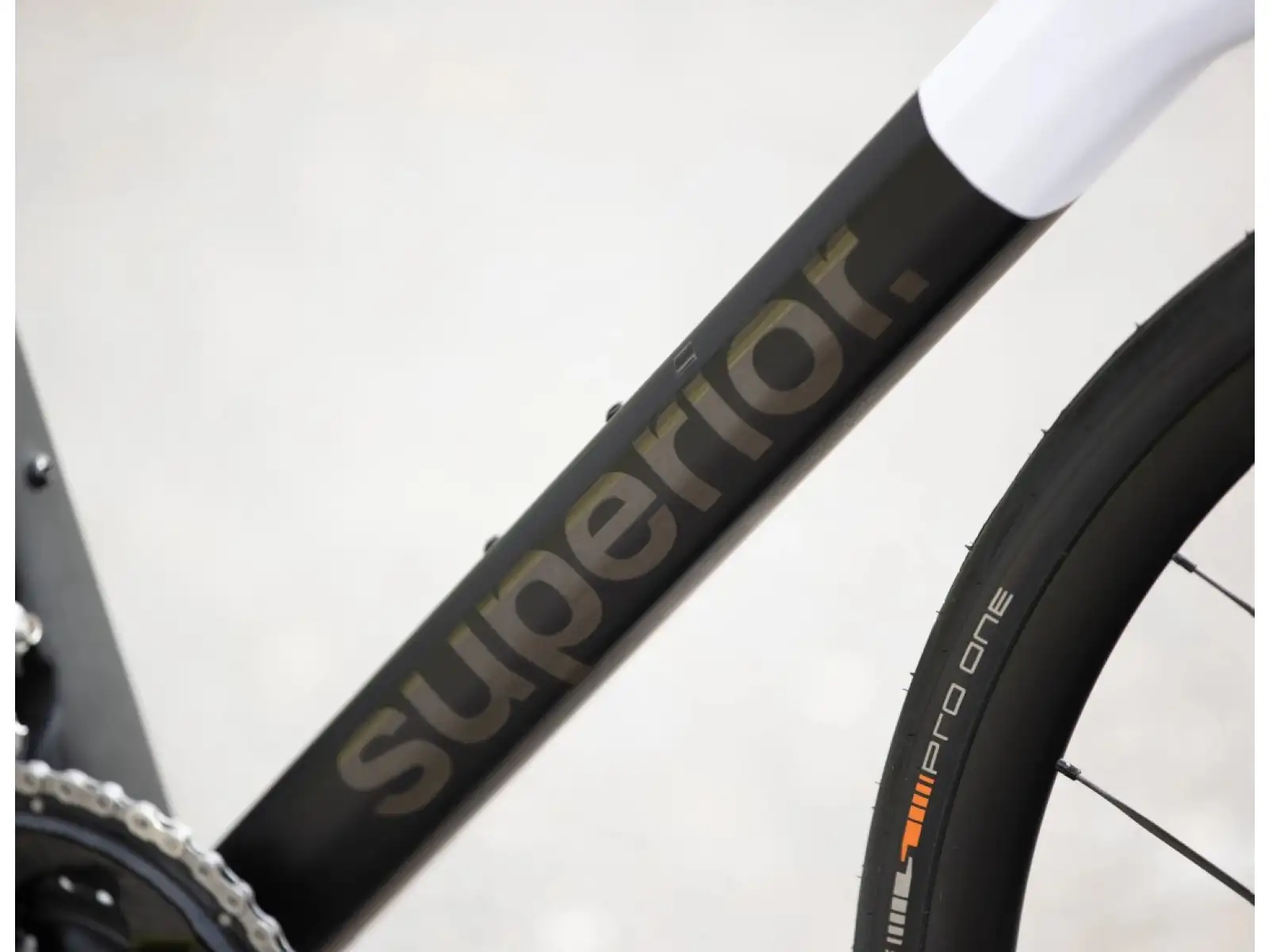 Superior X-Road 9.3 GF Rennrad matte Carbon/Weiß.