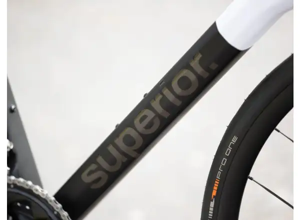 Superior X-Road 9.3 GF Rennrad matte Carbon/Weiß.