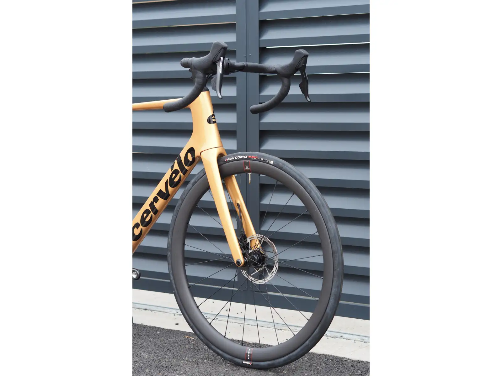 Cervélo Soloist Force eTap AXS Rennrad Goldstaub