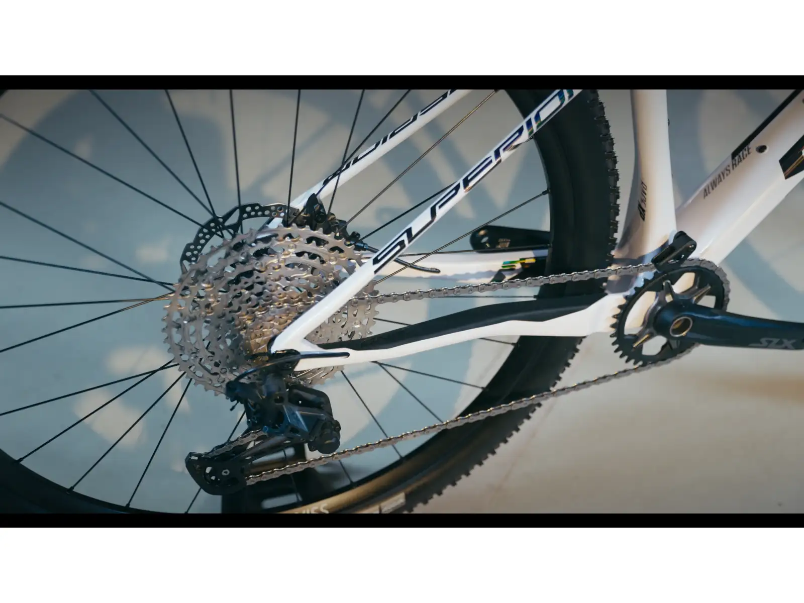 Superior XP 969 Glanz Weiß Metallic/Hologramm Schwarz Mountainbike.