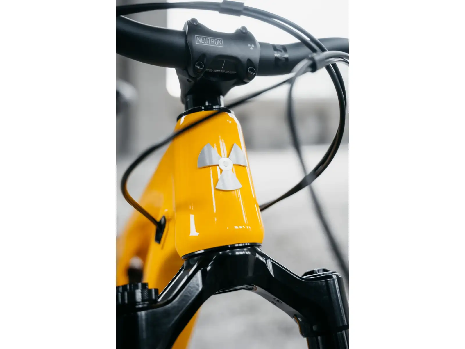 Nukeproof Reactor Alloy Pro 290 Eagle 90 vollgefedertes Fahrrad Yellow