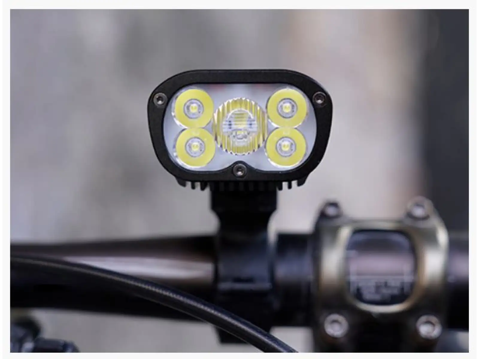Ravemen PR2400 Vorderlicht schwarz