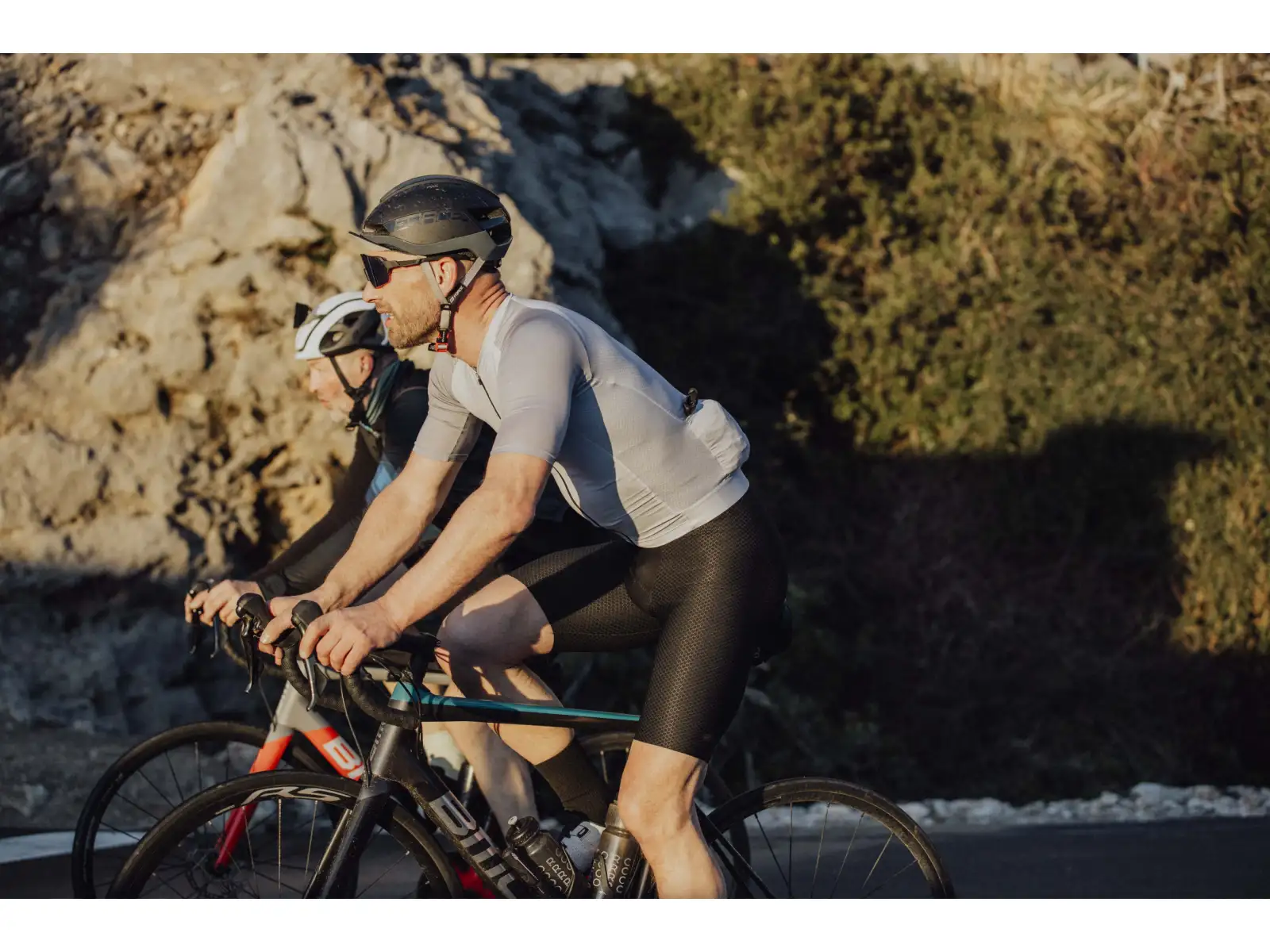 Force F Winner Shorts mit Polstern und Einsätzen in Schwarz