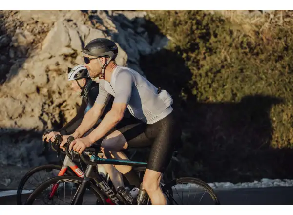 Force F Winner Shorts mit Polstern und Einsätzen in Schwarz