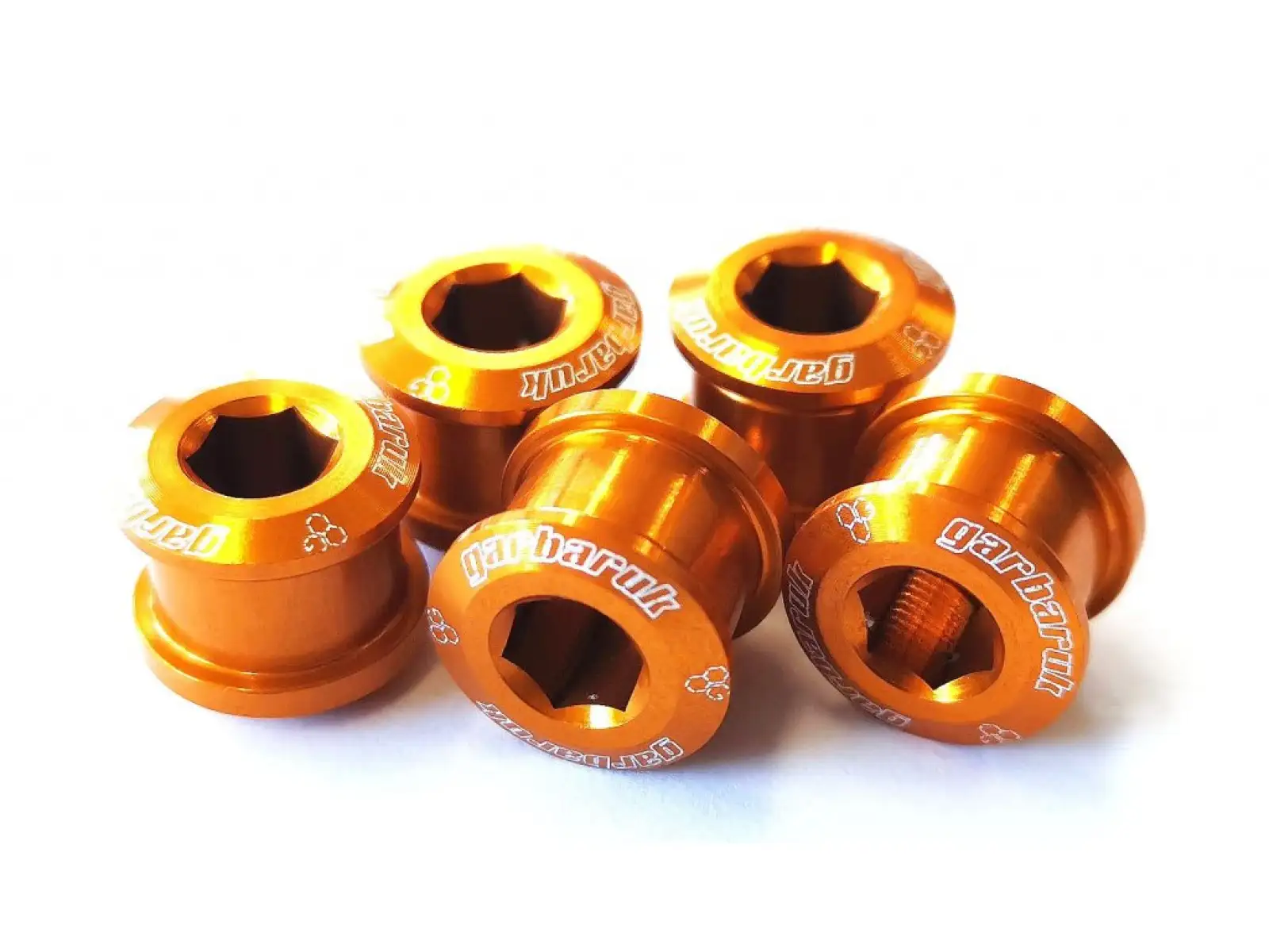 Garbaruk bietet eine Set von Schrauben für den Umwerfer in Orange an.