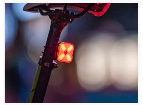 Ravemen CL 06 Rücklicht mit Brems- und Lichtsensor Rot