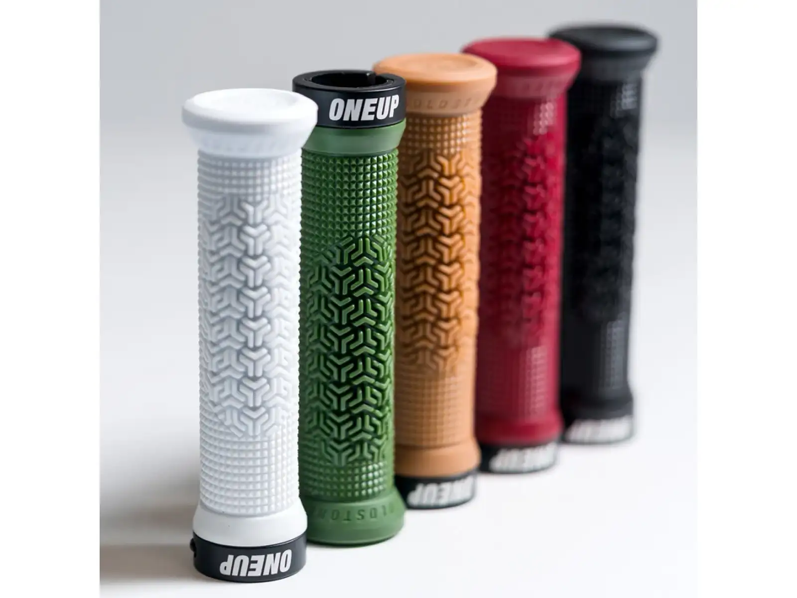 One Up Goldstone Griffe braun