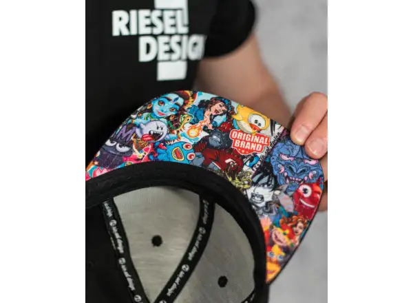 Rie:sel Design Kappe Stickerbomb