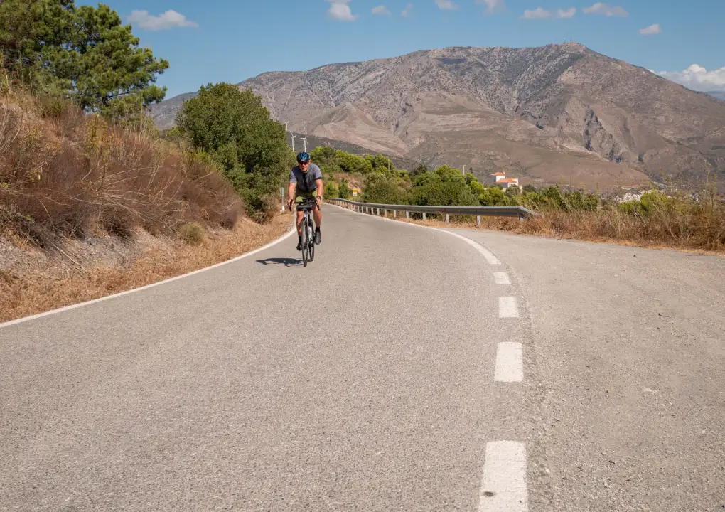 Mit dem Fahrrad unterhalb der Sierra Nevada