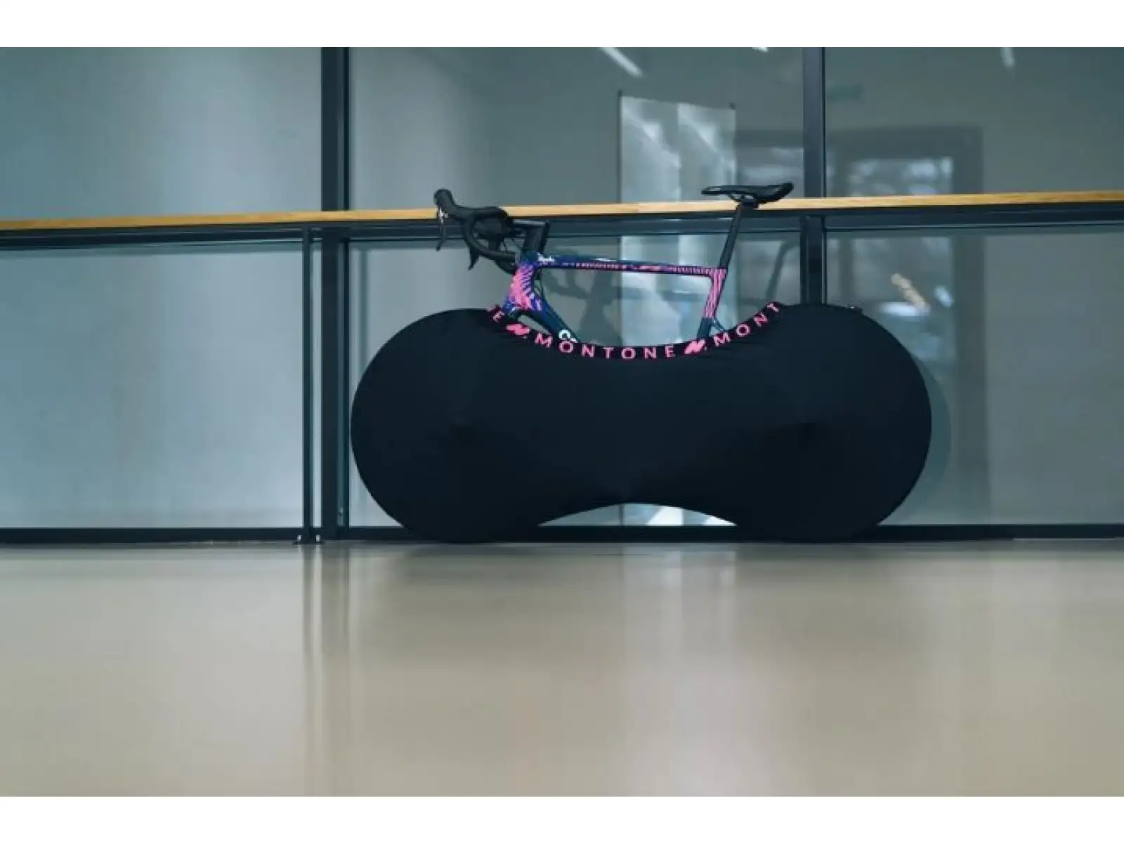 Montone Fahrrad mKayak 2.0 Fahrradhülle für den Innenbereich schwarz/rosa.