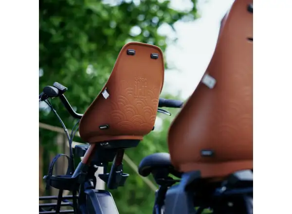 Kindersitz Urban Iki BIO vorne mit Adapter Haniwa Braun/Bincho Schwarz