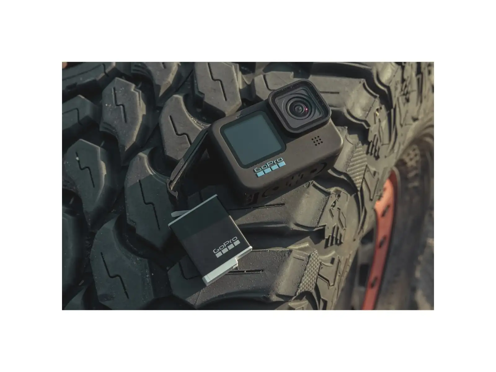 GoPro Enduro Akku zum Aufladen.