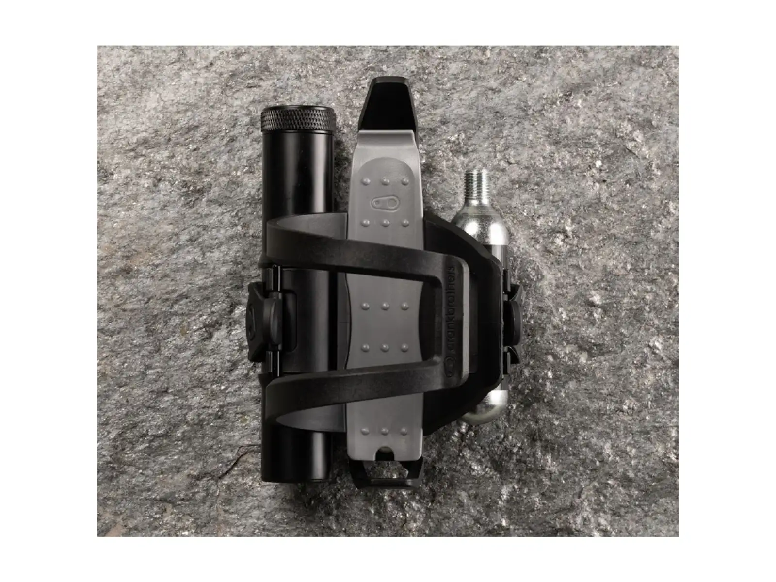 Crankbrothers S.O.S. BC18 Flaschenhalter und Werkzeugset in Schwarz.