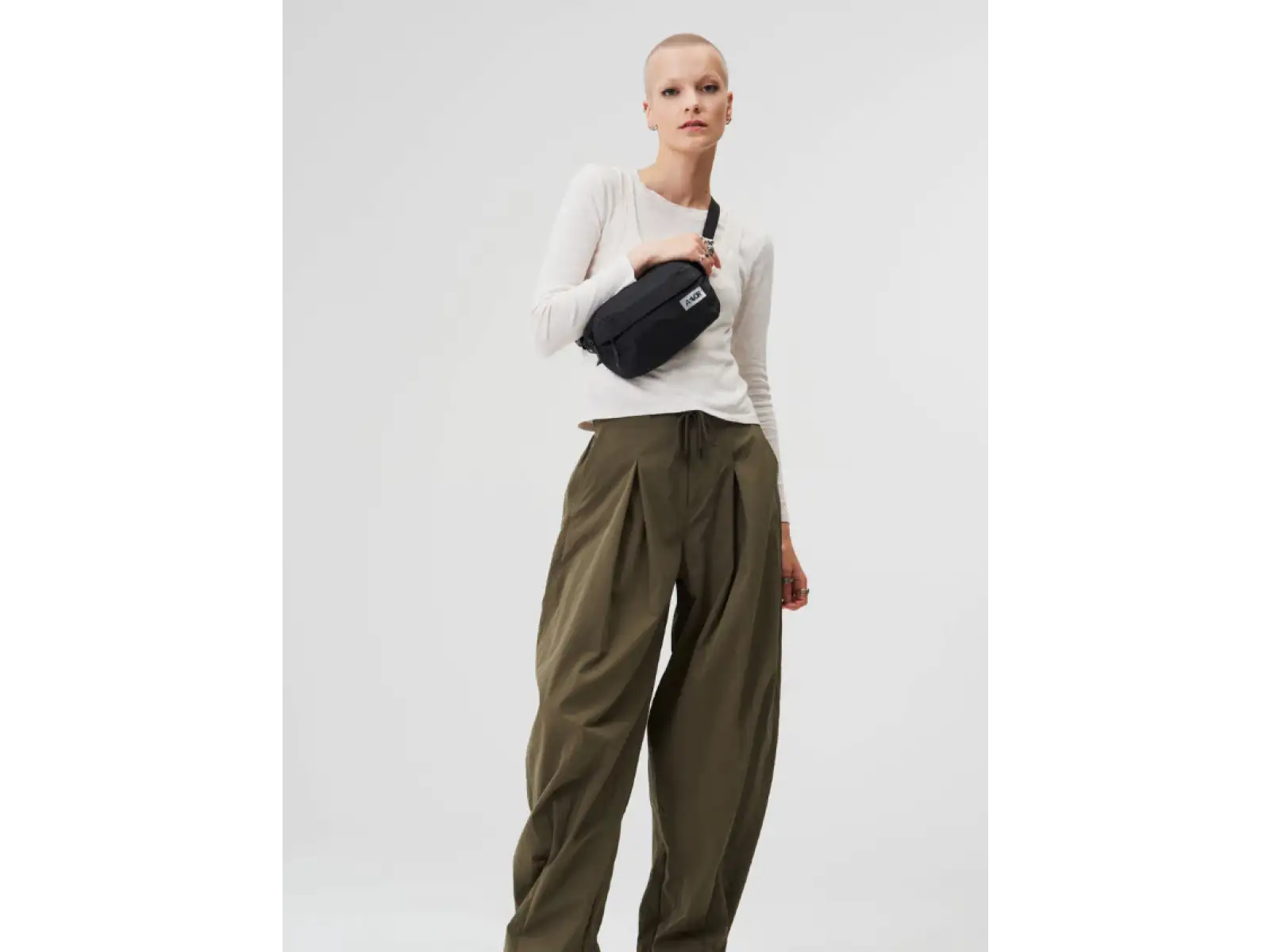 Aevor Hip Bag Ease Umhängetasche/Bauchtasche Black