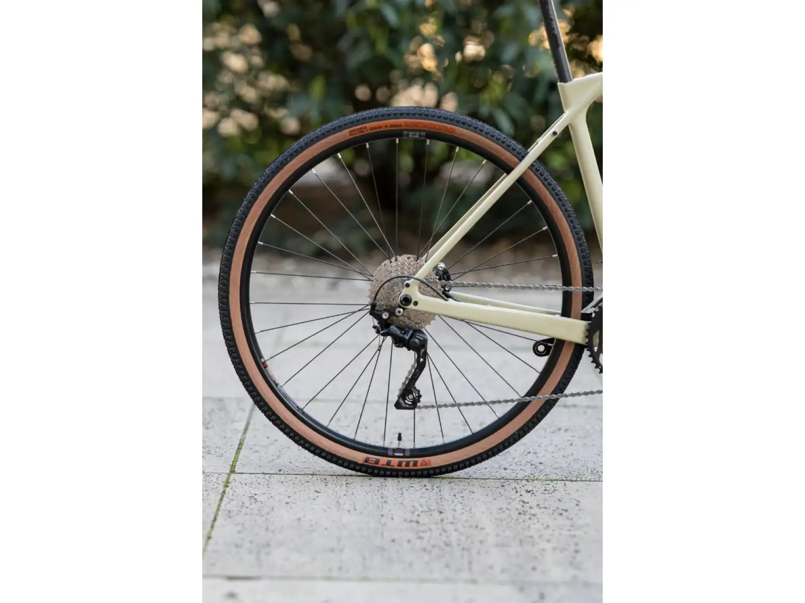 Rock Machine Gravelride CRB 700 Gravelbike in mattem Sand/Schwarz.