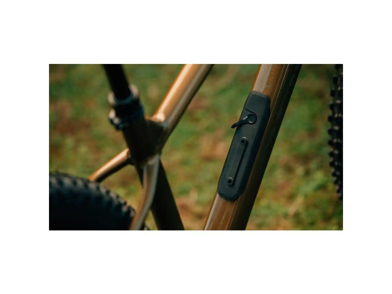 Das Orbea Laufey H10 Mountainbike in Metallic Olive Green/Titanium Black.