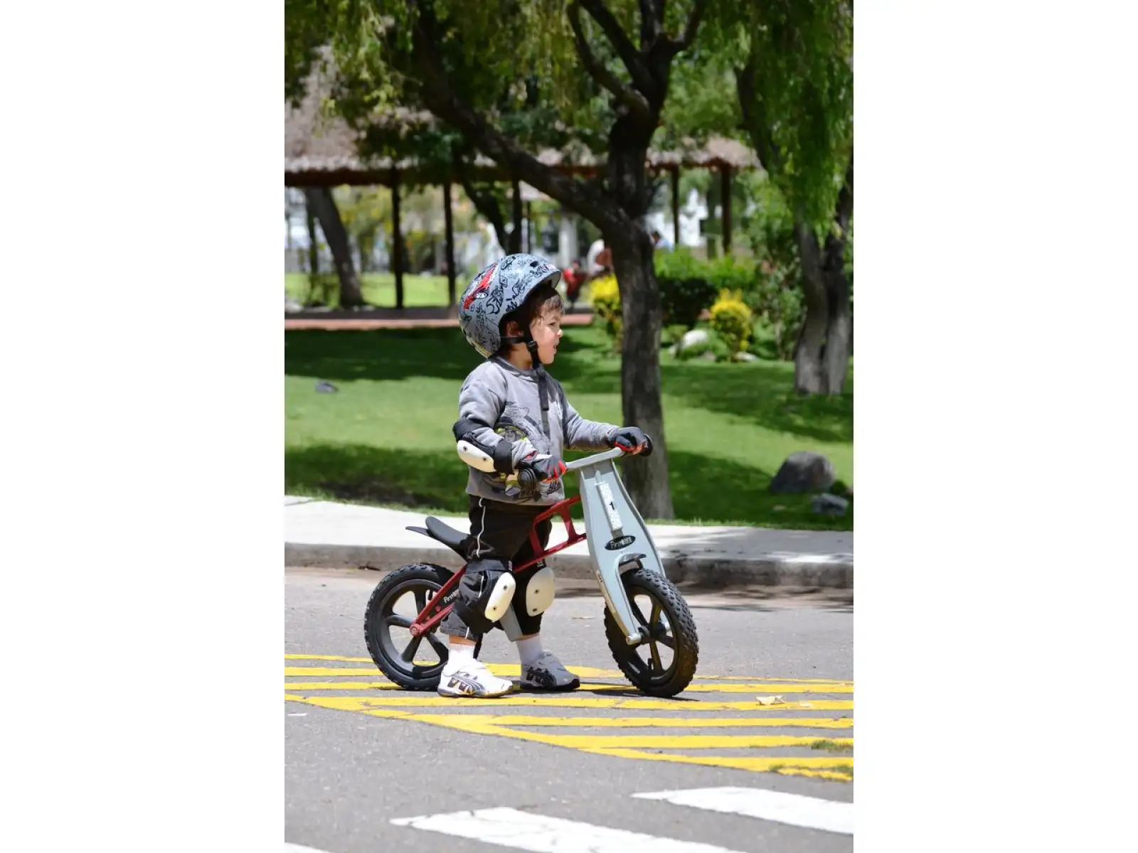 First Bike Street Kinderlaufrad rot