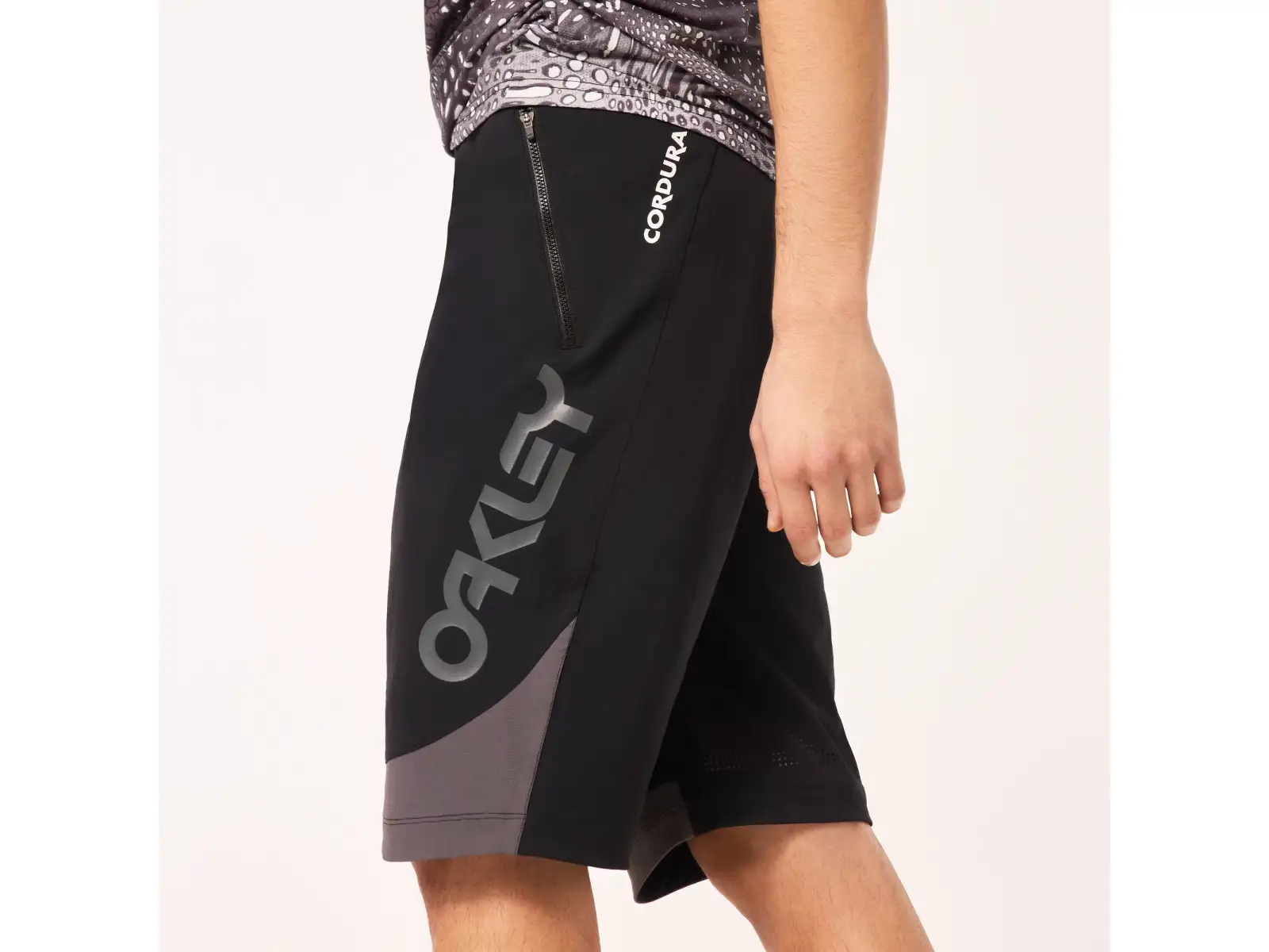 Oakley Maven Scrub Herren lockere Shorts Black/Grey