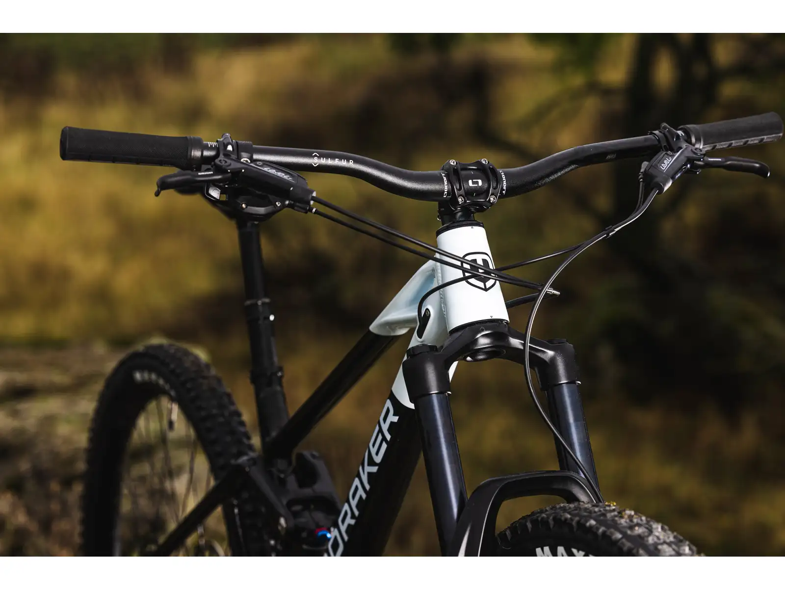 Mondraker Raze vollgefedertes Fahrrad black/dirty white