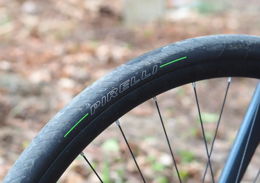 Vielseitiger Mantel Pirelli Cinturato Velo