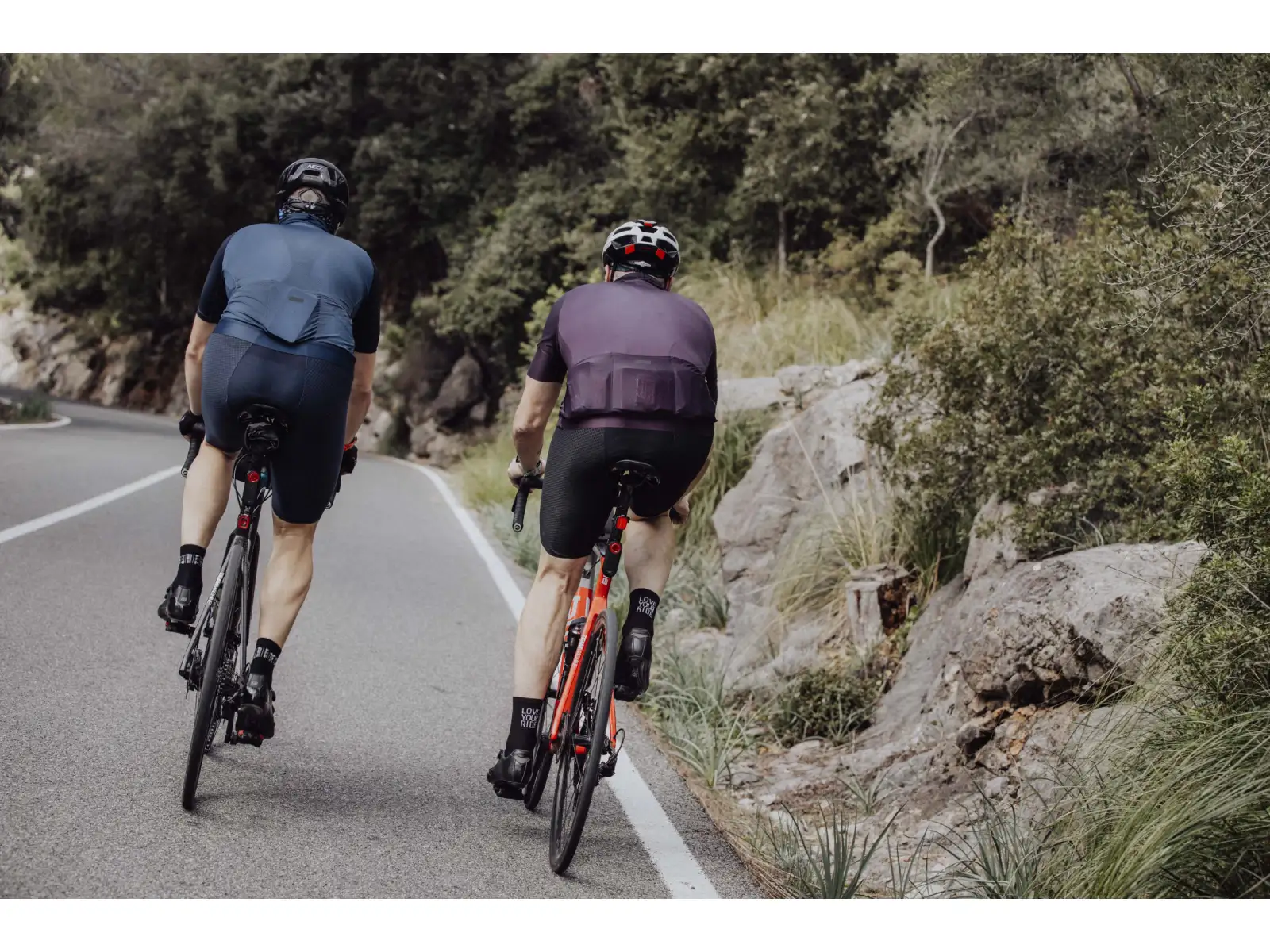 Force F Winner Shorts mit Polstern und Einsätzen in Schwarz