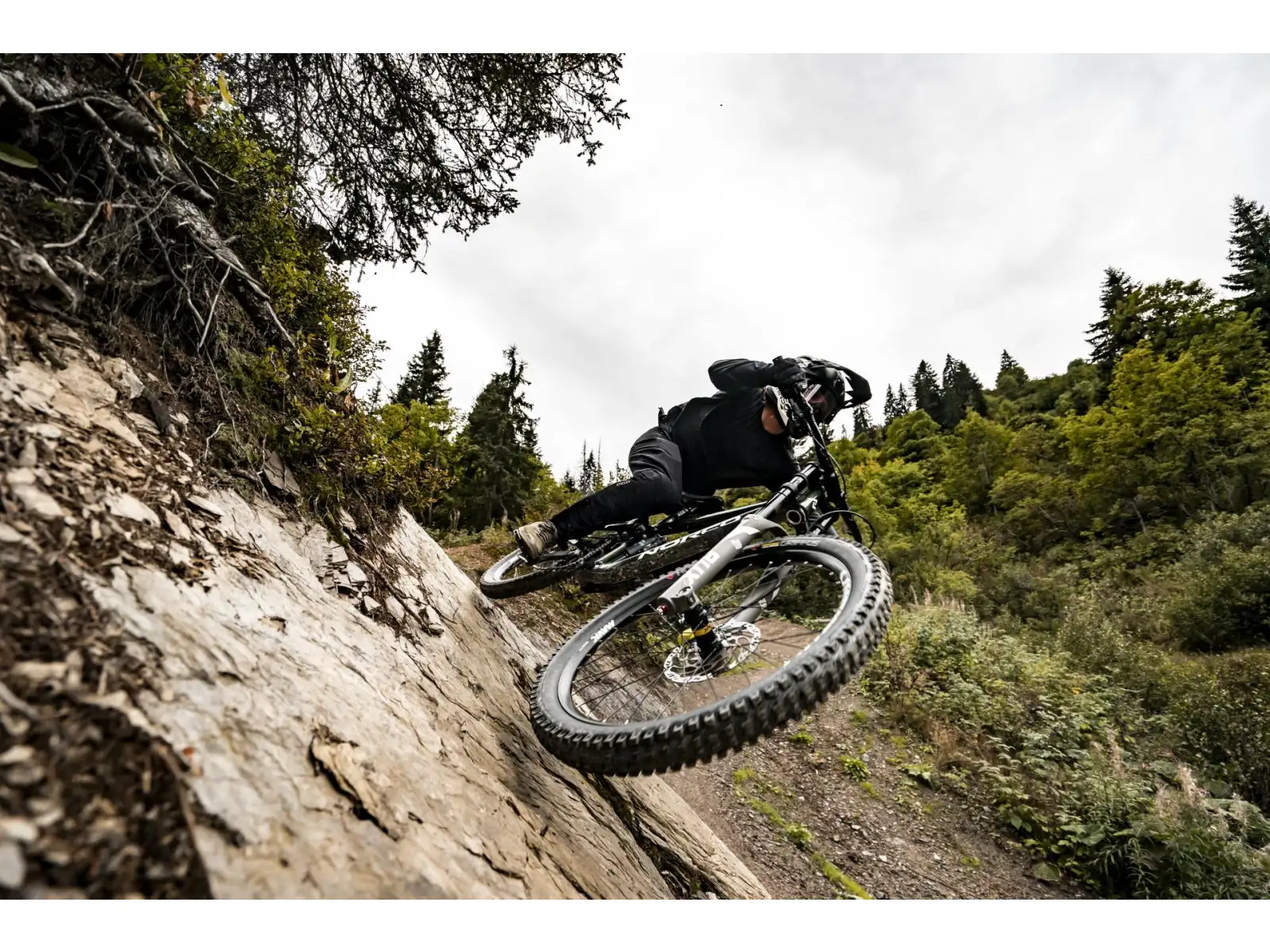 Mavic Deemax DH 29" Boost ořech Sram XD 6děr vypletená kola