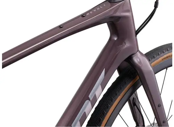 Giant Revolt Advanced 0 Gravel-Bike in Holzkohlen-Pflaume