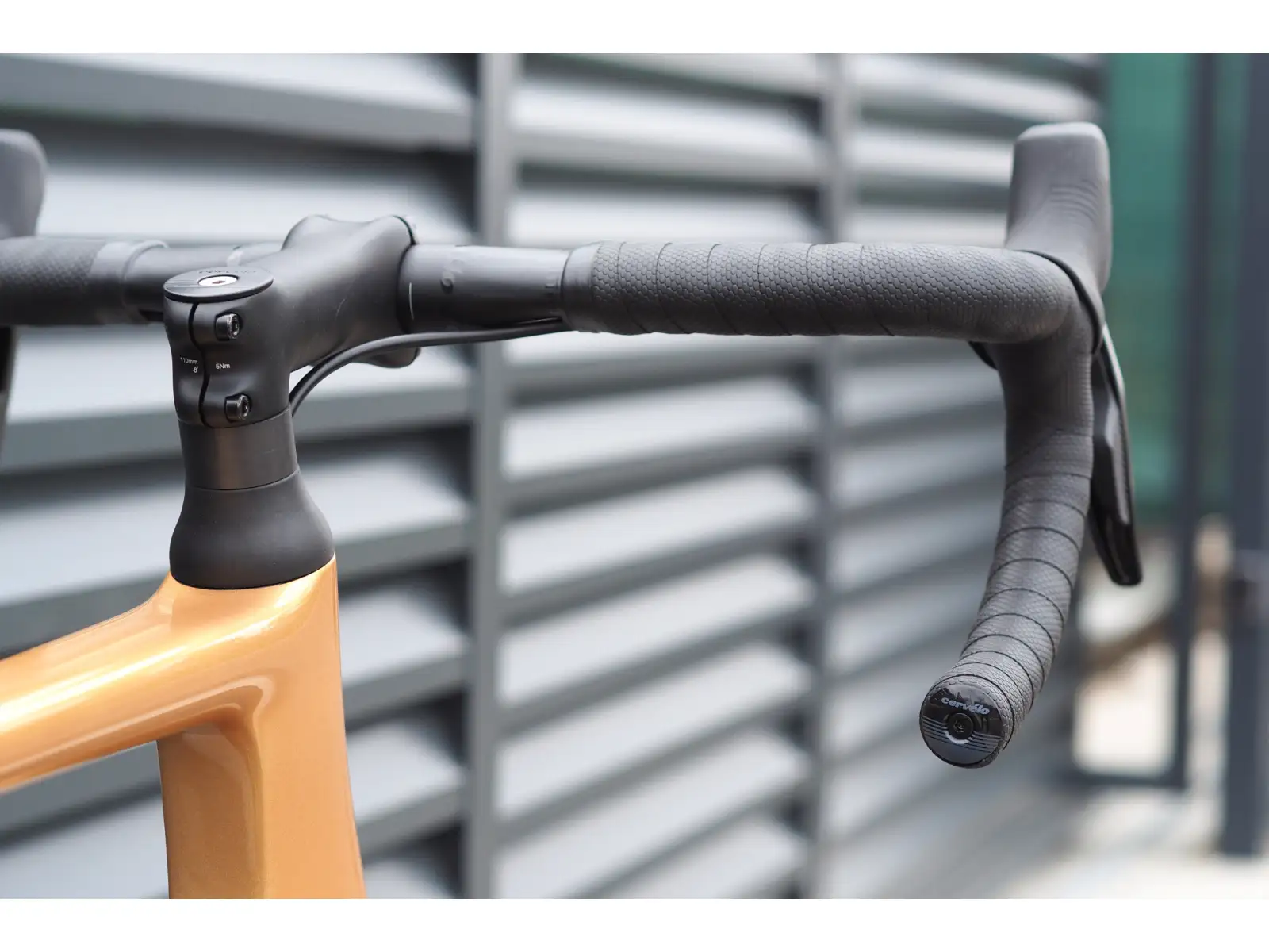 Cervélo Soloist Force eTap AXS Rennrad Goldstaub