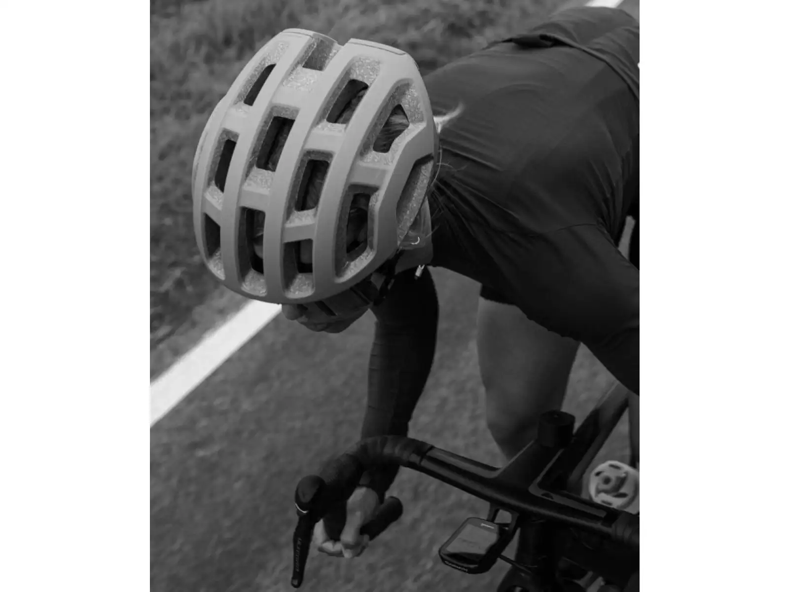 POC Ventral Lite Helm Uranium Black/Hydrogen White Matt