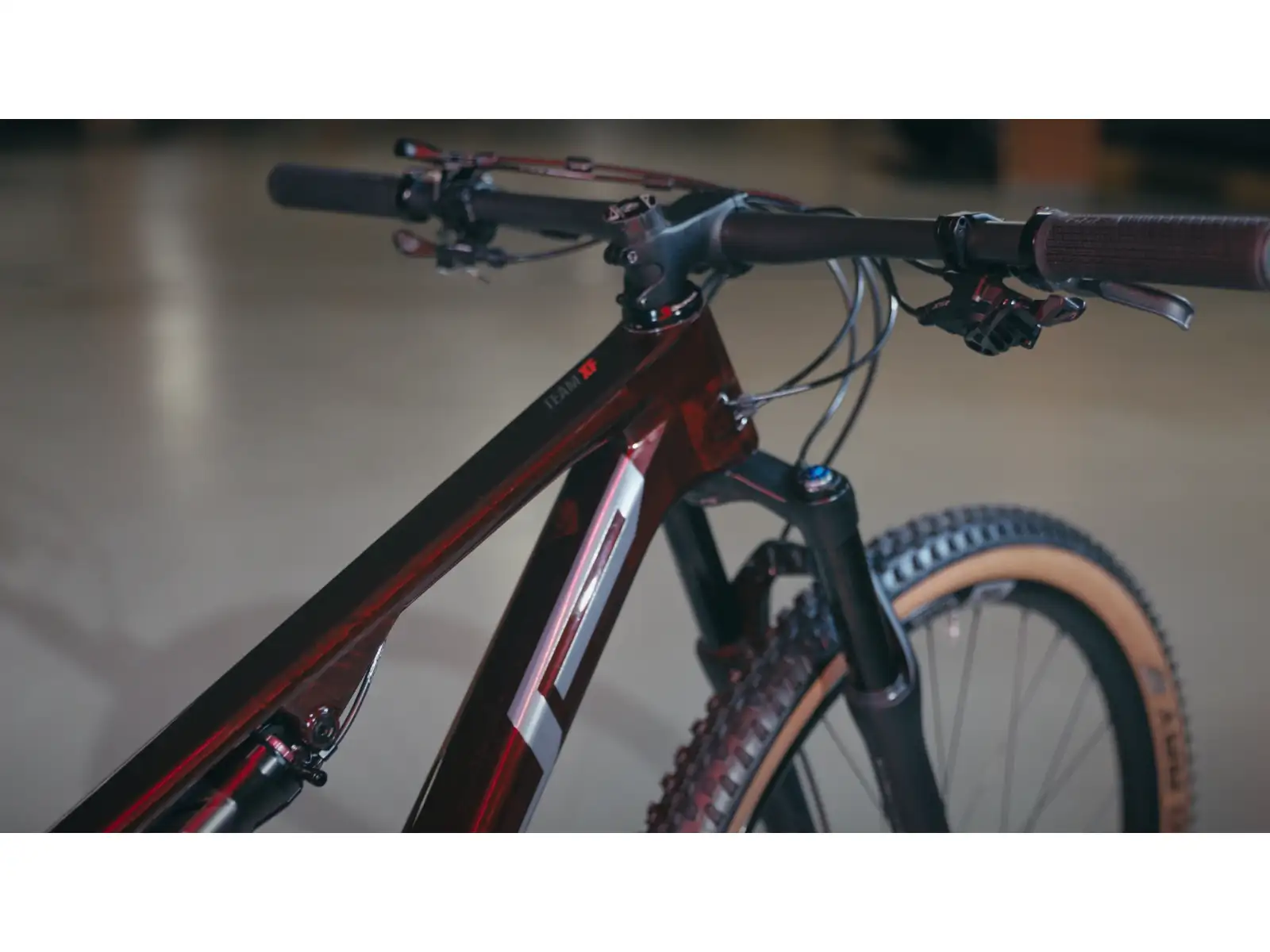 Superior Team XF 29 Issue R Fully Suspended Mountain Bike Gloss Red Carbon/Chrome