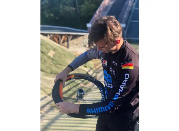 Tubolito BMX Schlauch 22/24" x 1,5-2,5" mit Autoventil 42 mm