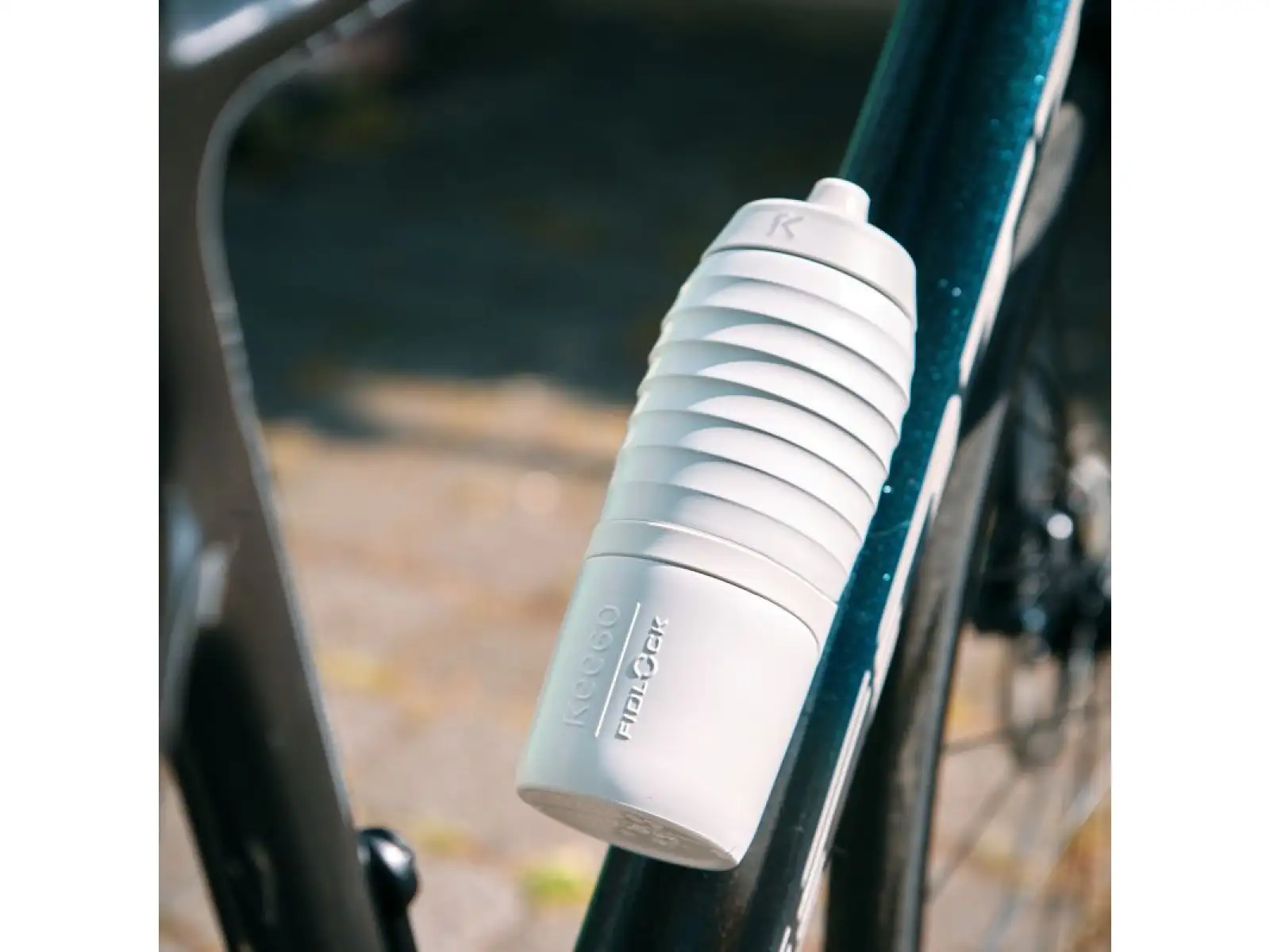 Fidlock Twist Keego Flasche 600 ml + Flaschenbasis Weiß